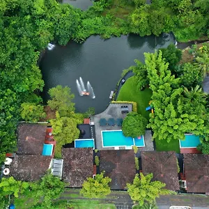 Station touristique Athirapally Trees, Athirappilly